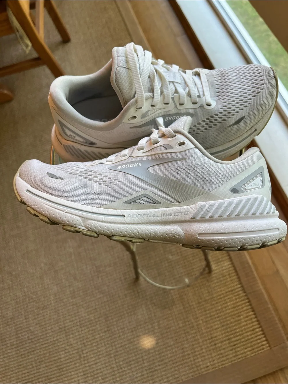 Brooks Women's Running Shoes in Light Gray and White Adrenaline  gts